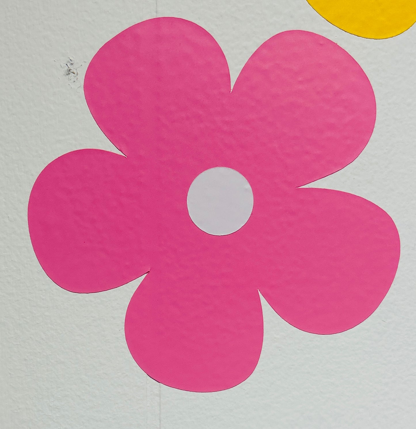 Daisy Wall Decals – Floral Peel and Stick Wall Art for Bedrooms & Nurseries