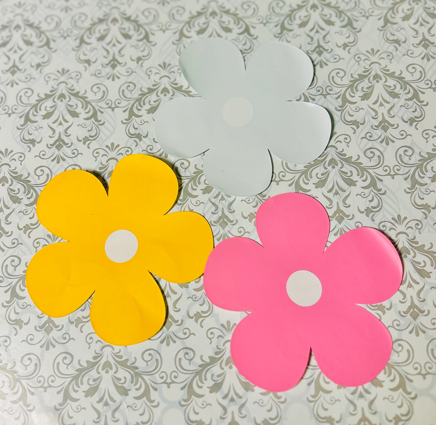 Daisy Wall Decals – Floral Peel and Stick Wall Art for Bedrooms & Nurseries